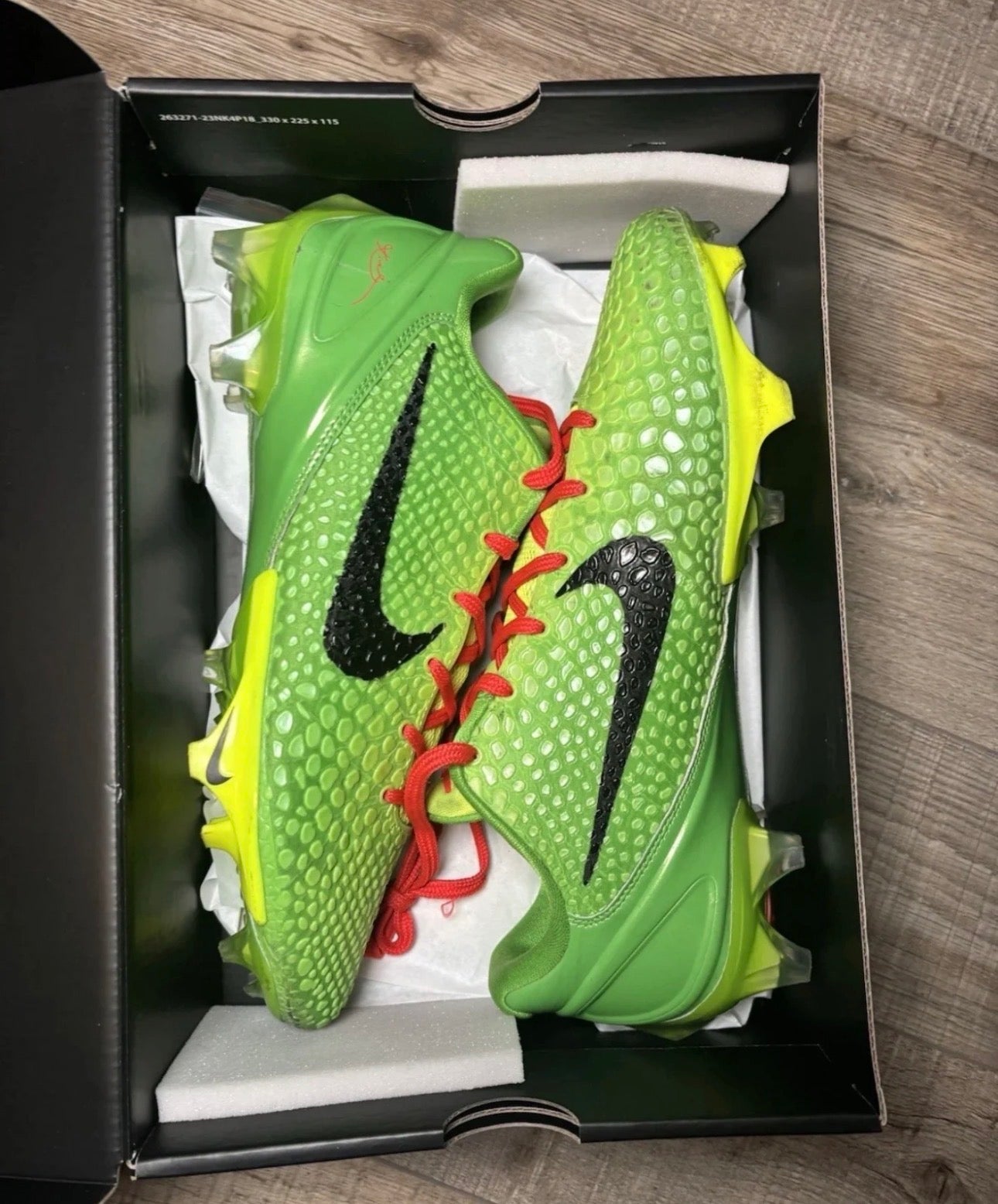 Kobe grinch cleats