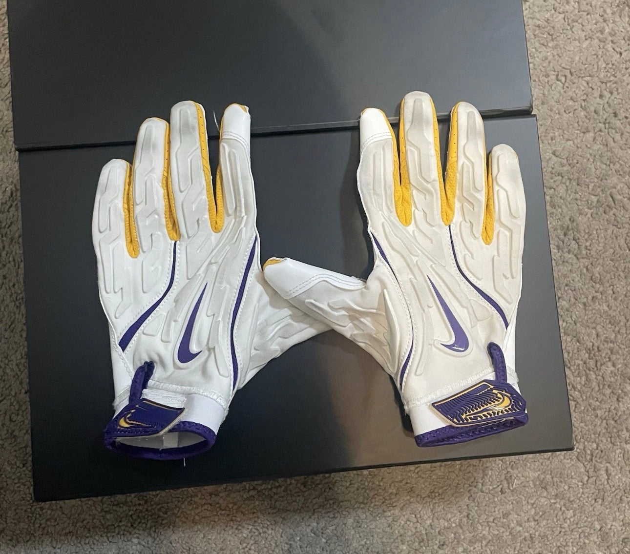 LSU gloves