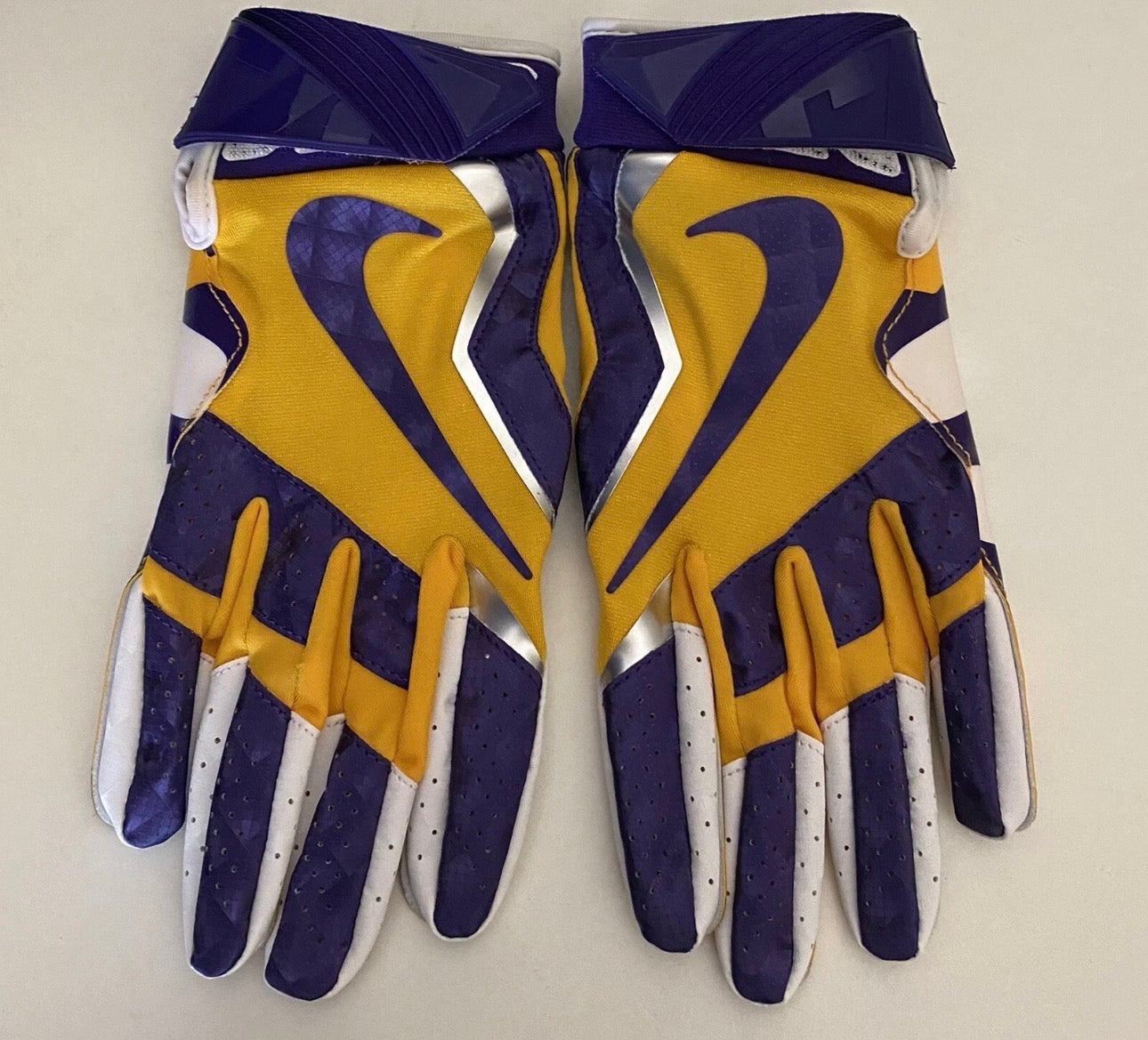 LSU gloves