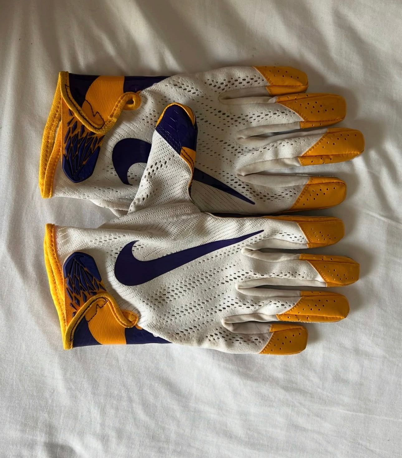 LSU gloves